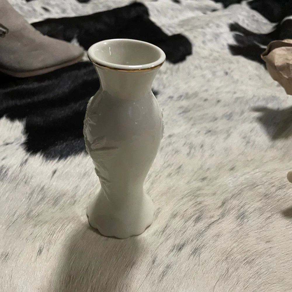 Lenox Bud Vase Ivory Cream Porcelain‎ Embossed Rose Floral Gold Trim Handcrafted